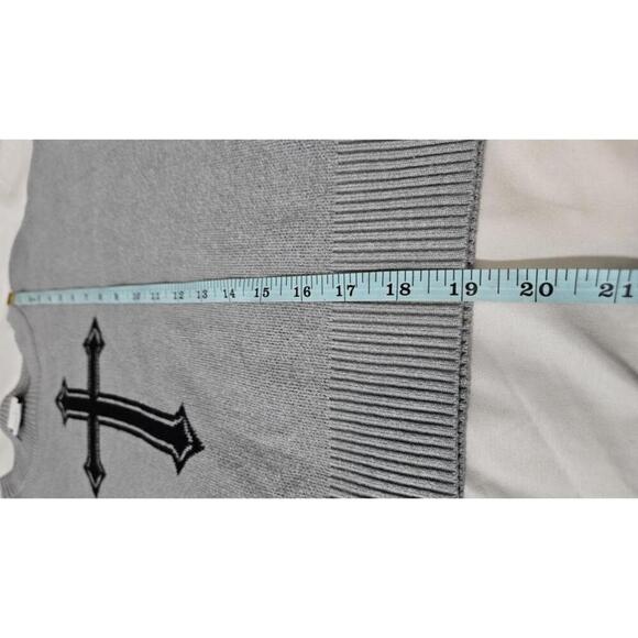 Nikka K Women's Gray Cropped Knit Sweater with Cross Design Size Large - Picture 8 of 8